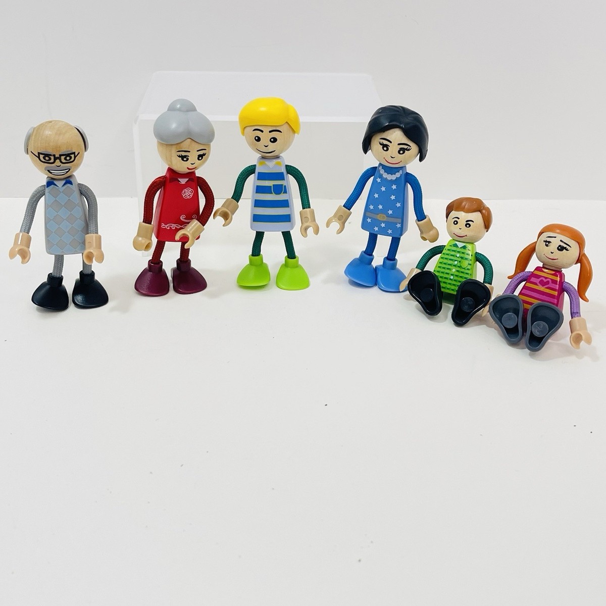 Familia de Muñecos de Madera Articulados - Imagen 5