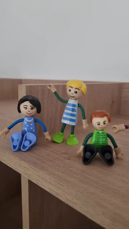 Familia de Muñecos de Madera Articulados - Imagen 3
