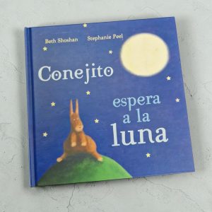 Conejito espera la luna