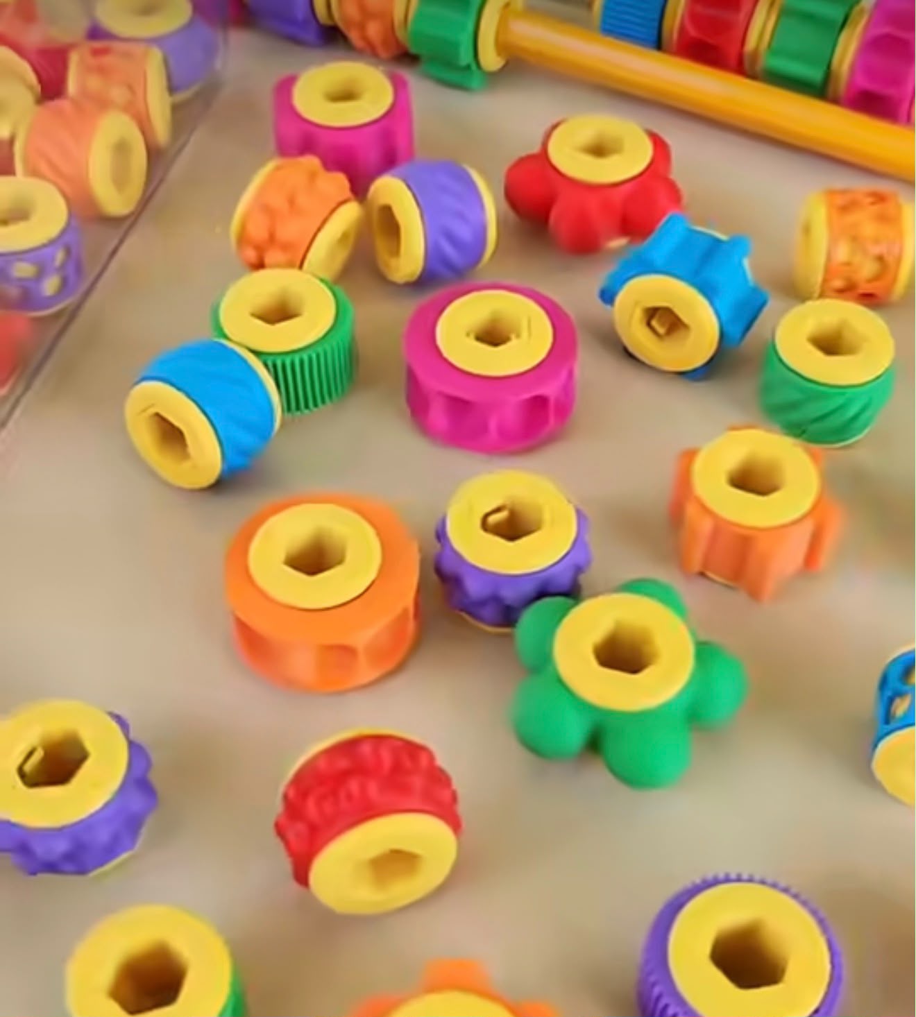 Spinners sensoriales para lápices x3 - Imagen 2